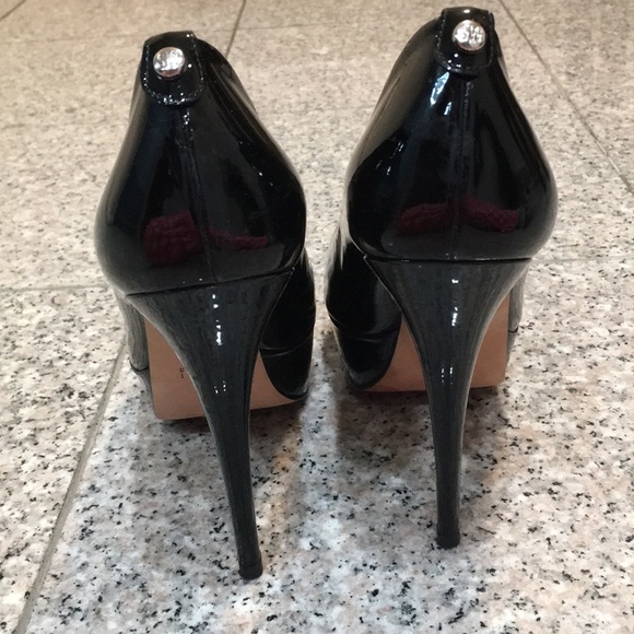 Stuart Weizmann Pumps - Picture 4 of 8